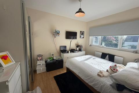 2 bedroom flat to rent, Bathurst Walk, Iver, SL0