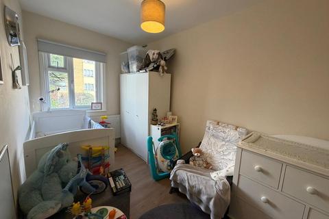 2 bedroom flat to rent, Bathurst Walk, Iver, SL0