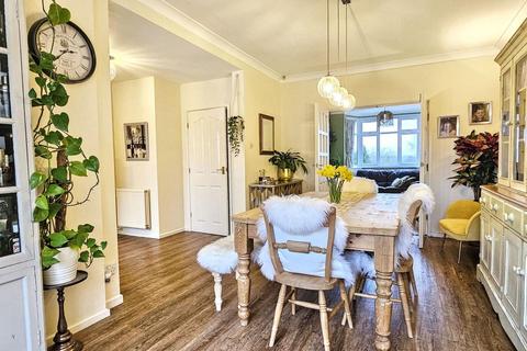 4 bedroom semi-detached house for sale, Kingsway, Stourbridge DY8