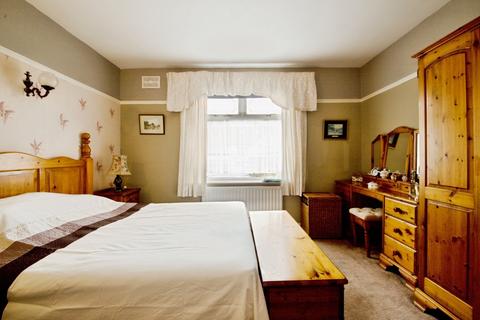 2 bedroom bungalow for sale, Chadville Gardens, Romford, Essex, RM6