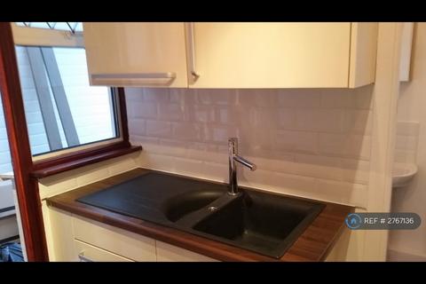3 bedroom terraced house to rent, Norfolk Road, London, E6