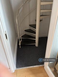 2 bedroom flat to rent, Plantation Wharf, London, SW11