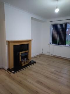3 bedroom semi-detached house to rent, Newburn Avenue, Manchester M9