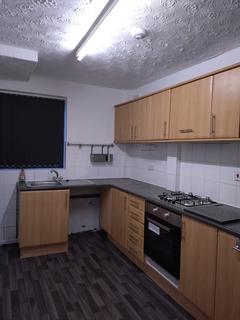 3 bedroom semi-detached house to rent, Newburn Avenue, Manchester M9