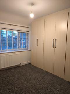 3 bedroom semi-detached house to rent, Newburn Avenue, Manchester M9