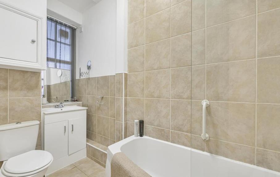 1b 241-243 baker street 4 09.03 .png