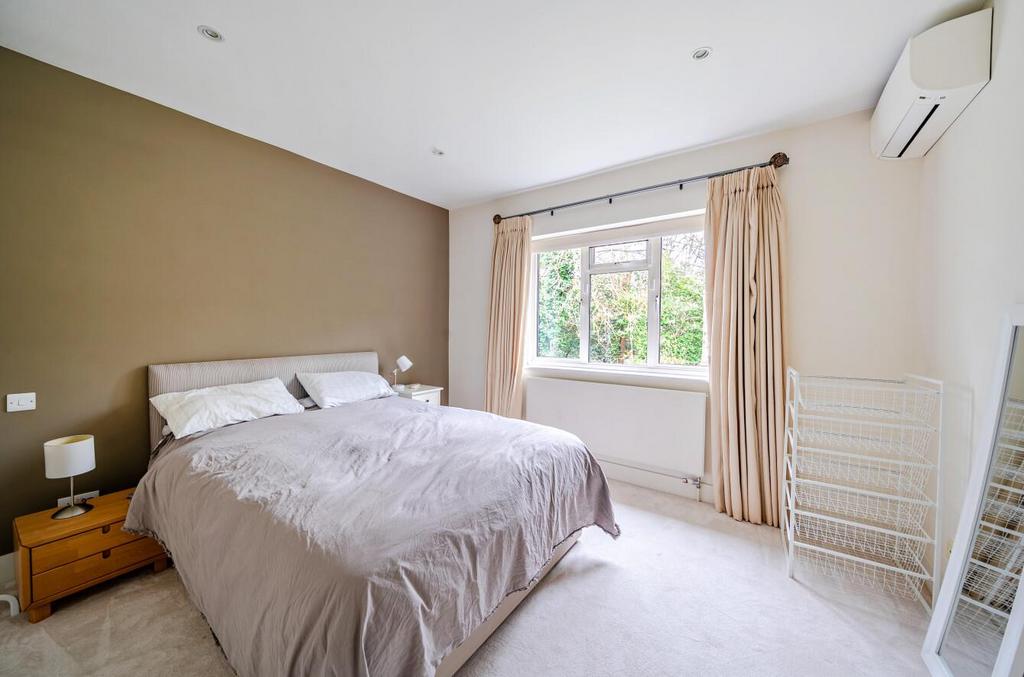Davidson Frost-Wellings, DFW, Barnet Lane, Elstree
