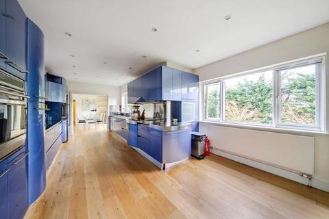 5 bedroom detached house to rent, Barnet Lane, Borehamwood WD6