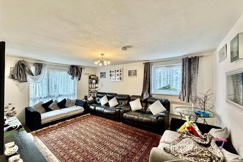 2 bedroom apartment for sale, Oakley Close, Isleworth TW7
