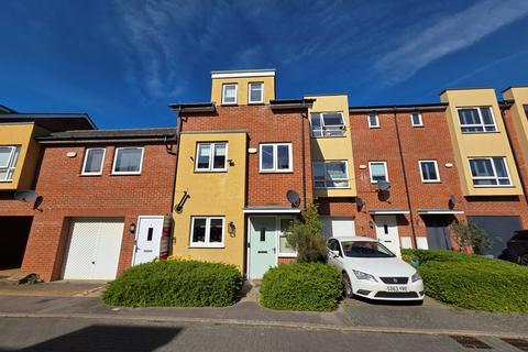 3 bedroom townhouse for sale, Stilton Close, Aylesbury