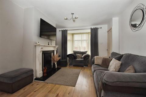 2 bedroom terraced house for sale, County Road South, Hull
