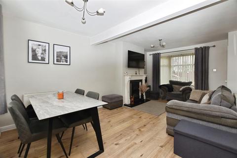 2 bedroom terraced house for sale, County Road South, Hull