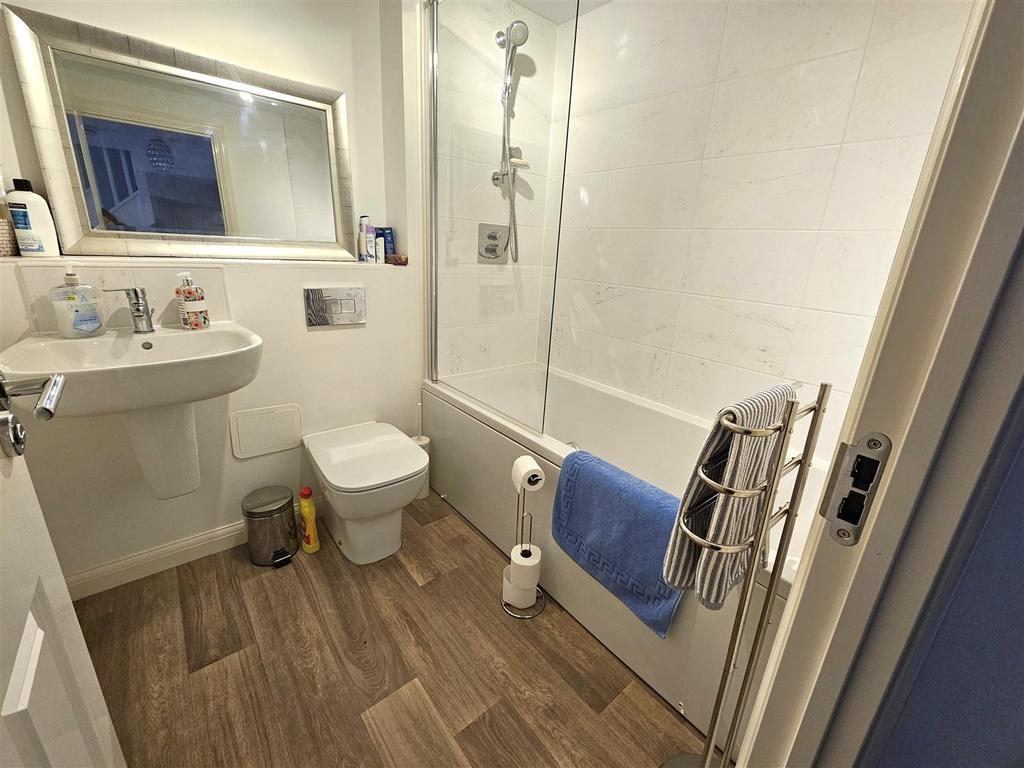Family Bathroom.jpg