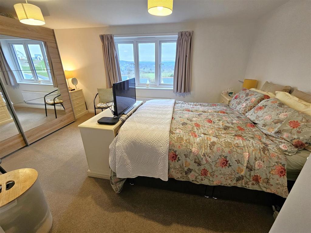 Bedroom 1.jpg