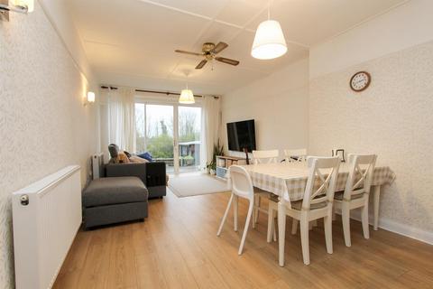 undefined, Woodmansterne Road, Coulsdon CR5