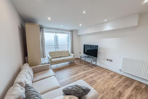 2 bedroom flat to rent, London, E14