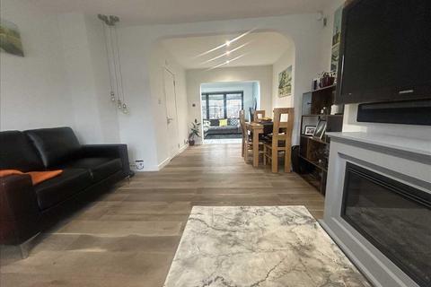 3 bedroom end of terrace house for sale, Richmond Avenue, Bedfont