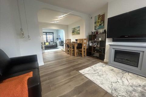 3 bedroom end of terrace house for sale, Richmond Avenue, Bedfont