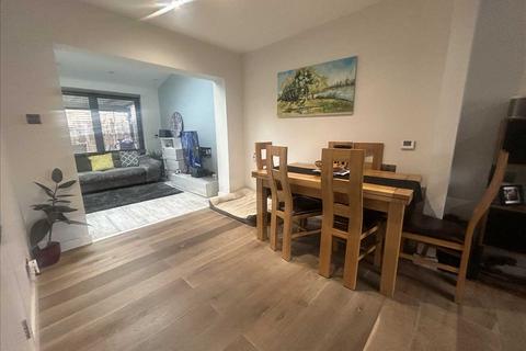 3 bedroom end of terrace house for sale, Richmond Avenue, Bedfont