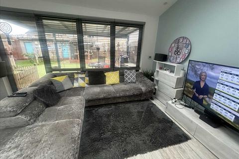 3 bedroom end of terrace house for sale, Richmond Avenue, Bedfont