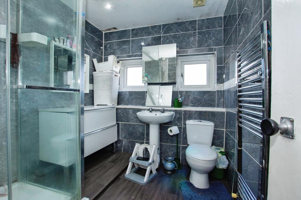 Shower/ W.C.