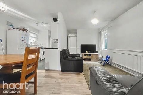 1 bedroom maisonette for sale, Winchester Gardens, Luton