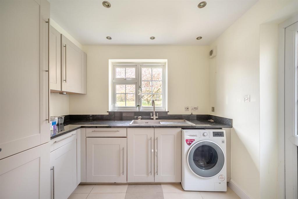 8681013-interior14.jpg
