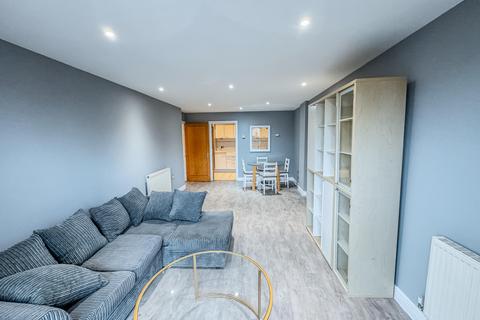 2 bedroom flat to rent, Settlers Court, E14