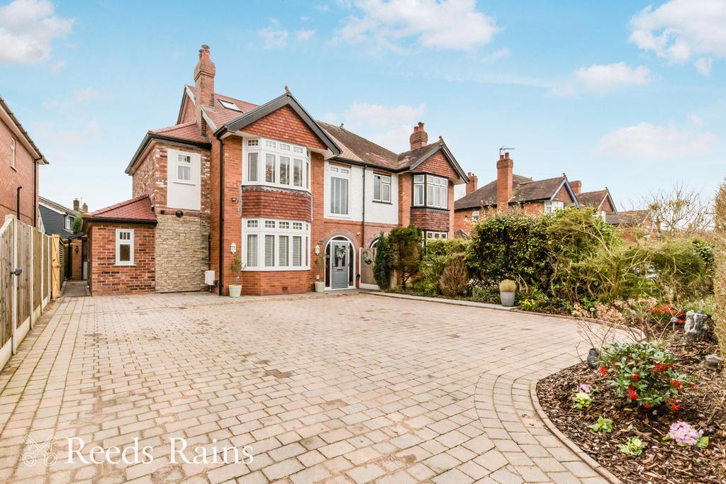 4 bedroom semi-detached house for sale