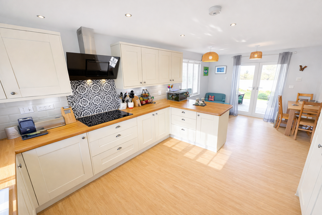 Open plan kitchen/diner/family area