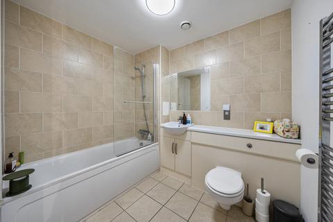 1 bedroom apartment for sale, Glengall Road, London