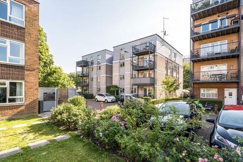 2 bedroom flat for sale, Limerick Close, London SW12