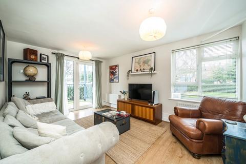 2 bedroom flat for sale, Limerick Close, London SW12