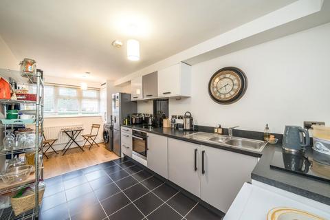 2 bedroom flat for sale, Limerick Close, London SW12