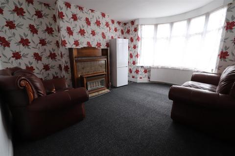 3 bedroom semi-detached house to rent, Moseley Avenue, Coventry CV6