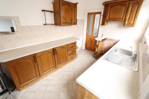 3 bedroom semi-detached house to rent, Moseley Avenue, Coventry CV6