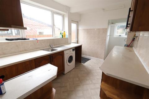 3 bedroom semi-detached house to rent, Moseley Avenue, Coventry CV6