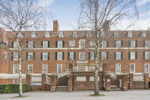 Clapham Common South Side, London SW4