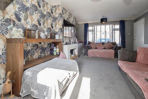 3 bedroom terraced house for sale, Stornaway Square, Hull