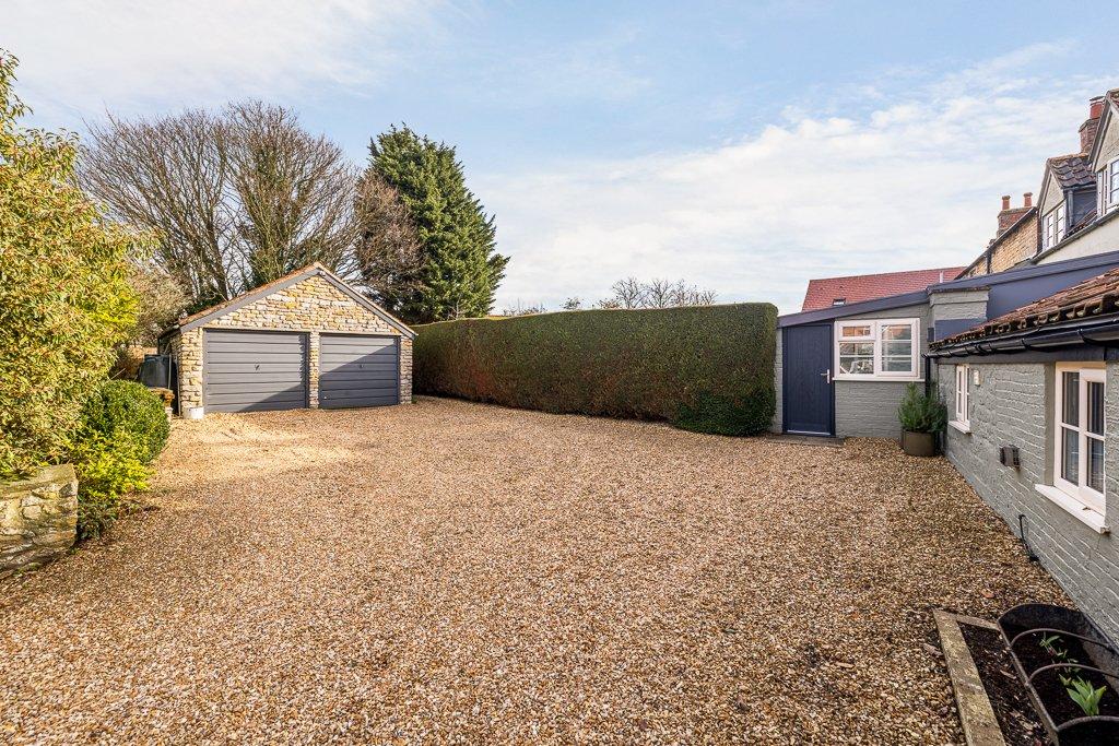 Garage/Parking