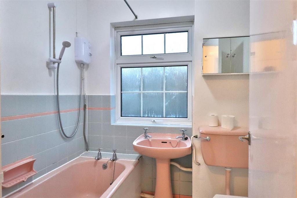 Woodview - Bathroom.JPG