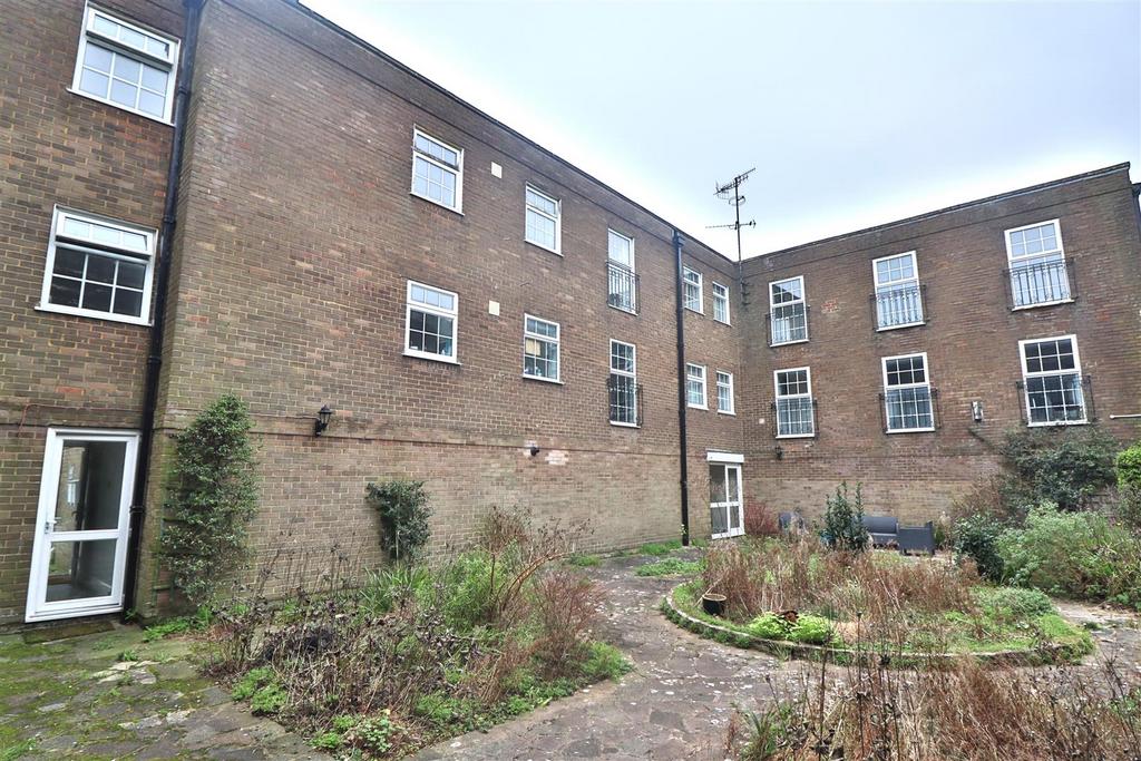 Woodview - Courtyard.JPG