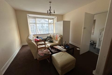 3 bedroom house to rent, Greenland Crescent, Southall, UB2