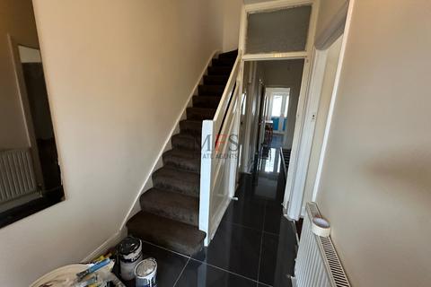 3 bedroom house to rent, Greenland Crescent, Southall, UB2