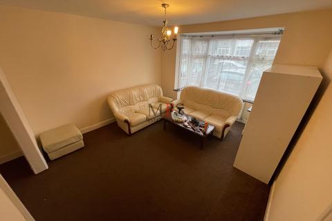 3 bedroom house to rent, Greenland Crescent, Southall, UB2