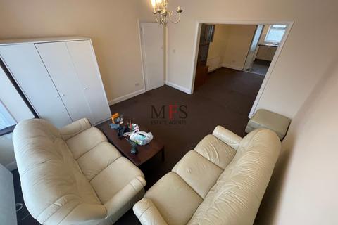 3 bedroom house to rent, Greenland Crescent, Southall, UB2