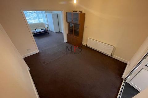 3 bedroom house to rent, Greenland Crescent, Southall, UB2