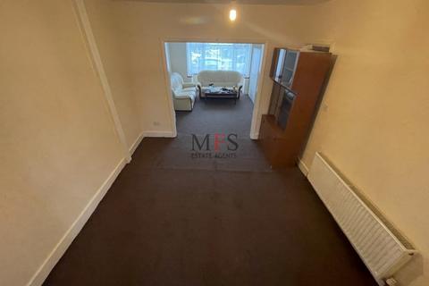 3 bedroom house to rent, Greenland Crescent, Southall, UB2