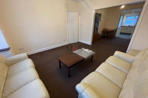 undefined, Greenland Crescent, Southall, UB2