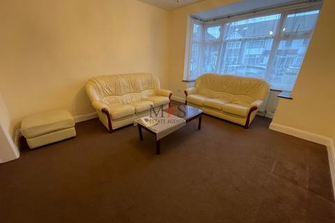 undefined, Greenland Crescent, Southall, UB2